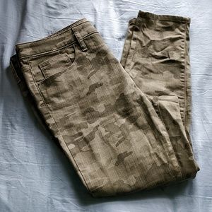 Size 14/32S Camo Print High Rise Skinny Jeans